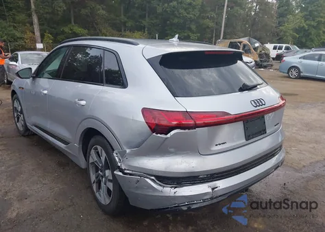 2022 Audi E-Tron Premium Quattro z USA, uszkodzony, nr VIN WA1AAAGE0NB045633